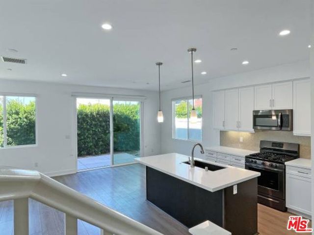 7105 TAMPA Avenue 7101, Reseda (los Angeles), CA 91335