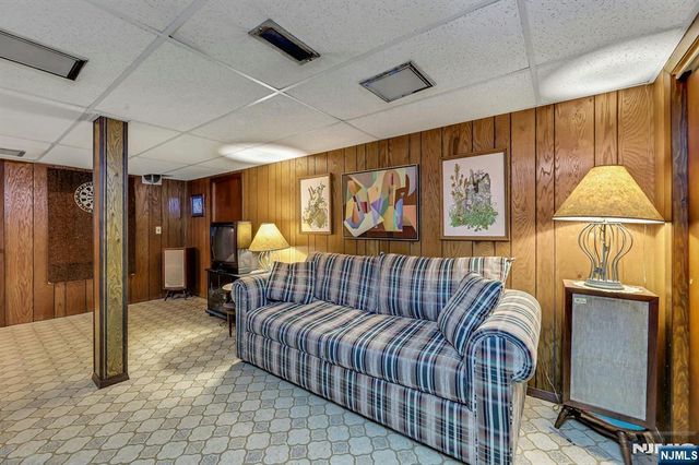 979 River Road, New Milford, NJ 07646