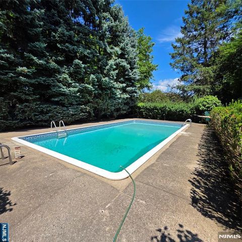 979 River Road, New Milford, NJ 07646