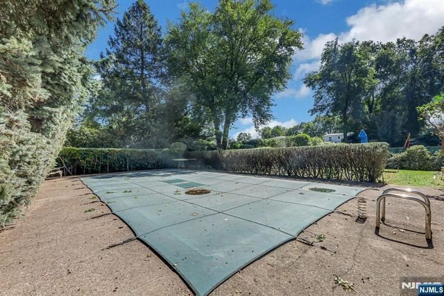 979 River Road, New Milford, NJ 07646