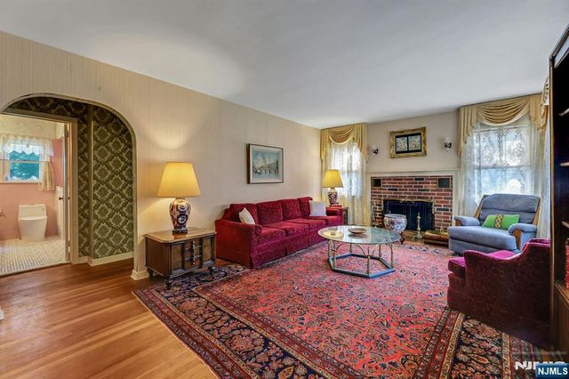 979 River Road, New Milford, NJ 07646