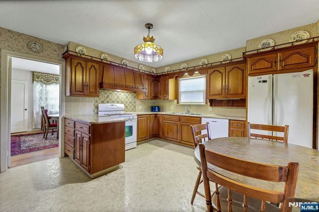 979 River Road, New Milford, NJ 07646