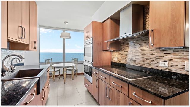 1300 N Lake Shore Drive 9A, Chicago, IL 60610