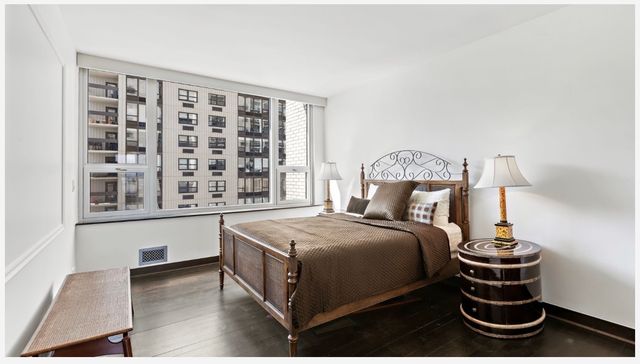 1300 N Lake Shore Drive 9A, Chicago, IL 60610