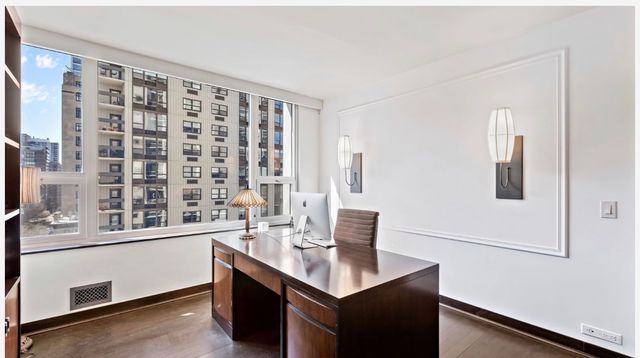 1300 N Lake Shore Drive 9A, Chicago, IL 60610