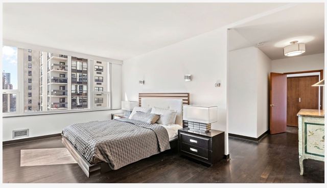 1300 N Lake Shore Drive 9A, Chicago, IL 60610