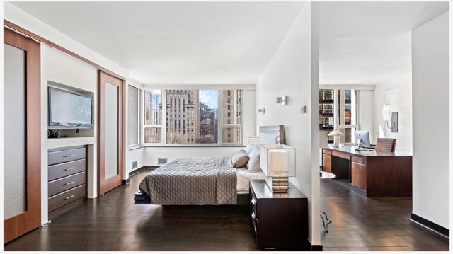 1300 N Lake Shore Drive 9A, Chicago, IL 60610