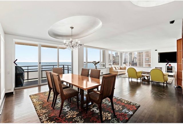 1300 N Lake Shore Drive 9A, Chicago, IL 60610