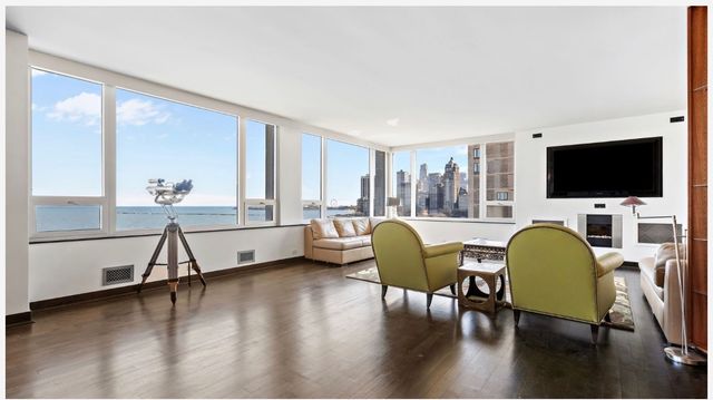 1300 N Lake Shore Drive 9A, Chicago, IL 60610