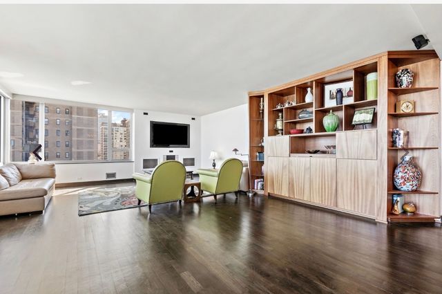 1300 N Lake Shore Drive 9A, Chicago, IL 60610