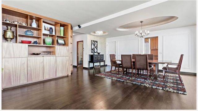 1300 N Lake Shore Drive 9A, Chicago, IL 60610