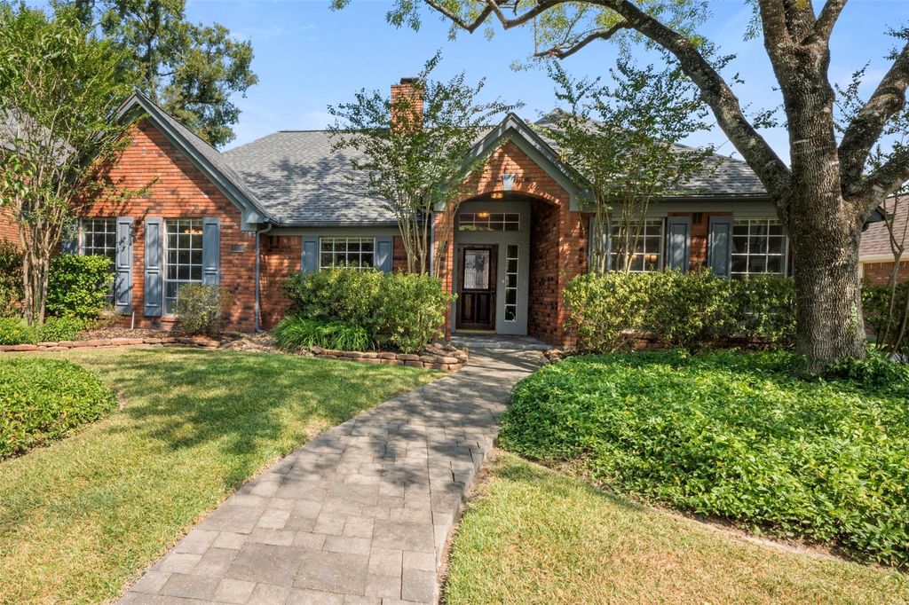 3306 Hickory Falls Drive, Kingwood, TX 77345