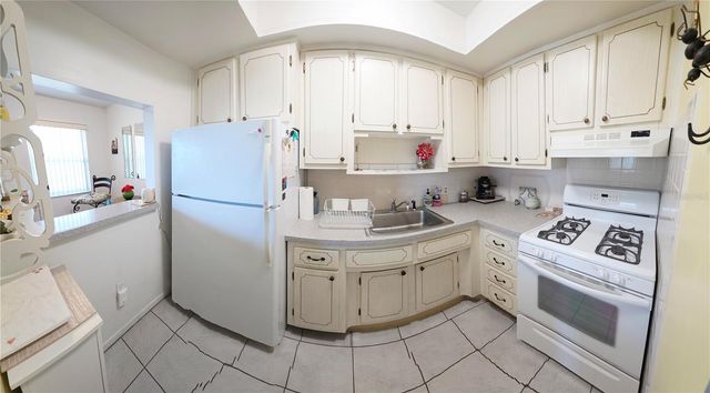 5945 21ST STREET N 18, St Petersburg, FL 33714