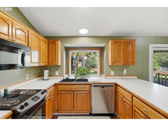 12229 Sw MILLVIEW Ct, Portland, OR 97223