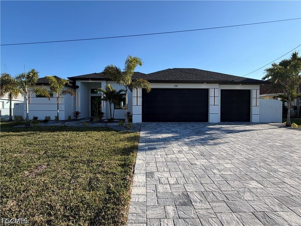 Image 3 of property listing at 112 NE 6th ST, Cape Coral, FL 33909