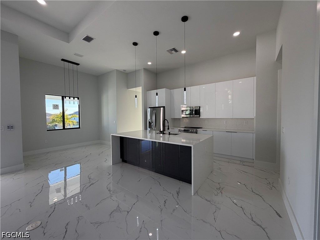 Image 5 of property listing at 112 NE 6th ST, Cape Coral, FL 33909