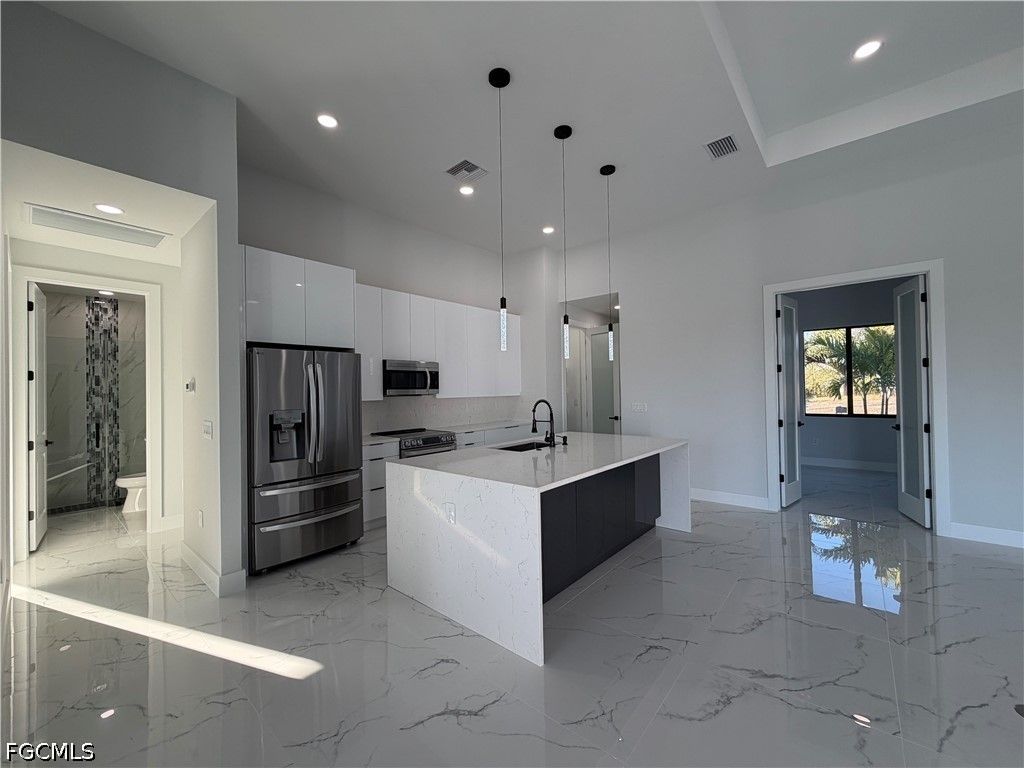Image 7 of property listing at 112 NE 6th ST, Cape Coral, FL 33909