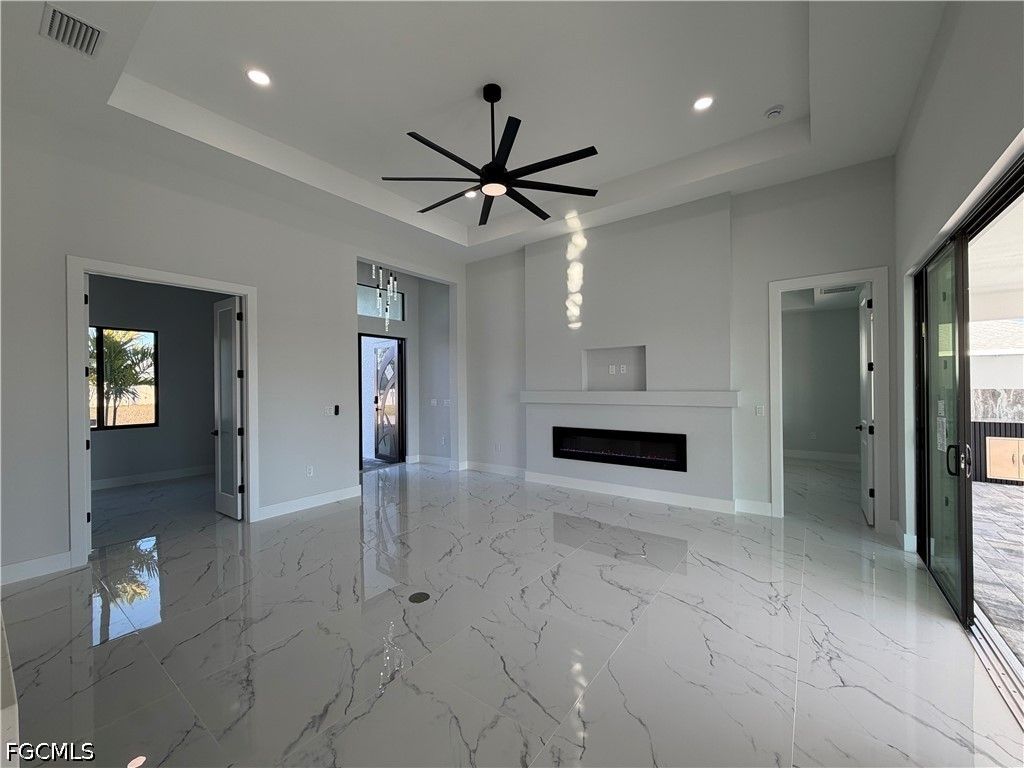 Image 8 of property listing at 112 NE 6th ST, Cape Coral, FL 33909