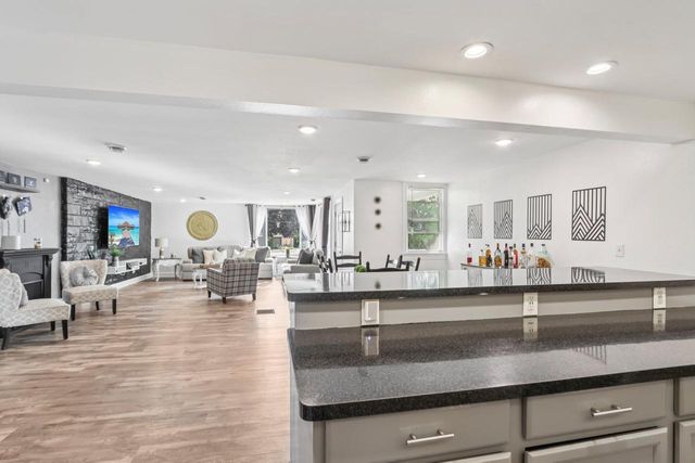 9205 S Chicago ROAD, Oak Creek, WI 53154