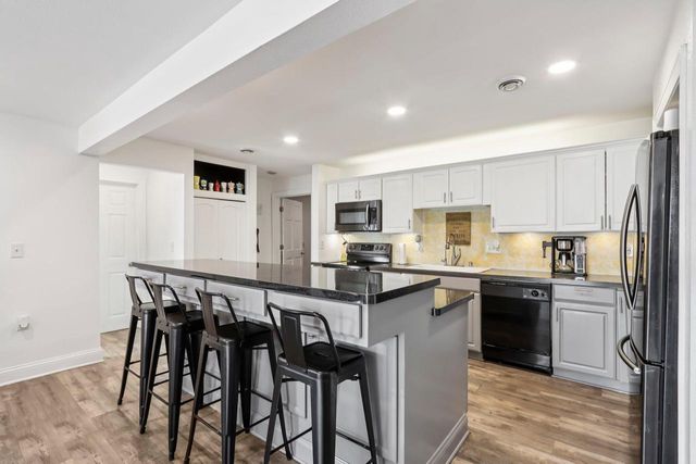 9205 S Chicago ROAD, Oak Creek, WI 53154