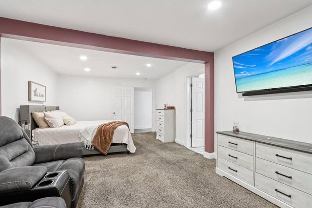 9205 S Chicago ROAD, Oak Creek, WI 53154