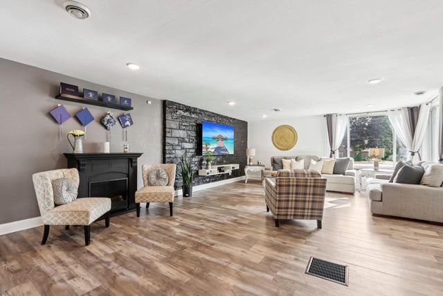 9205 S Chicago ROAD, Oak Creek, WI 53154