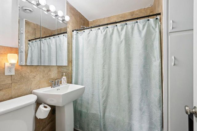 9205 S Chicago ROAD, Oak Creek, WI 53154