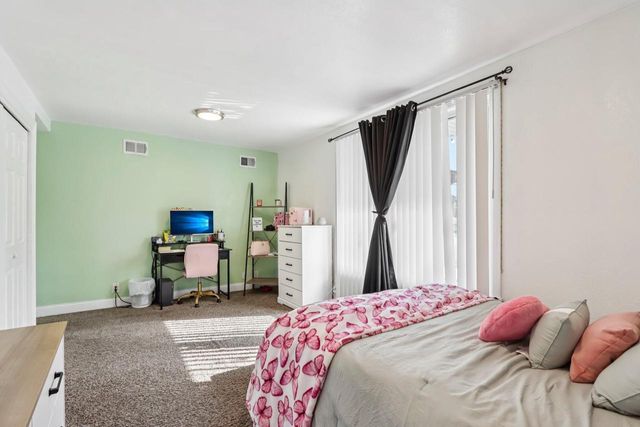 9205 S Chicago ROAD, Oak Creek, WI 53154