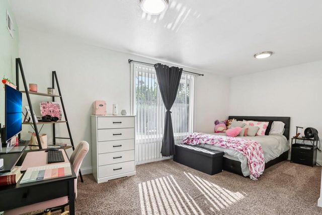 9205 S Chicago ROAD, Oak Creek, WI 53154