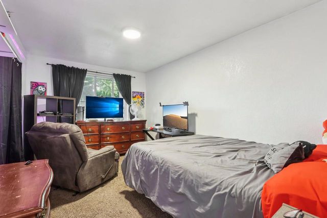 9205 S Chicago ROAD, Oak Creek, WI 53154