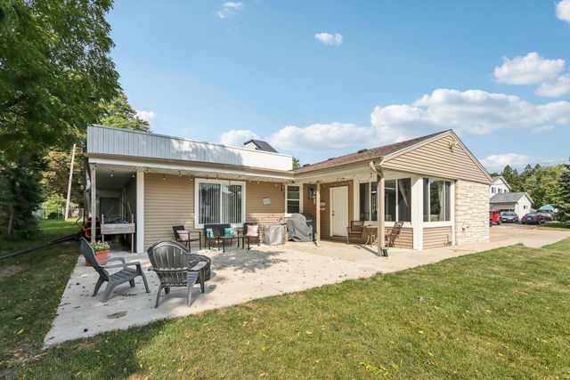 9205 S Chicago ROAD, Oak Creek, WI 53154