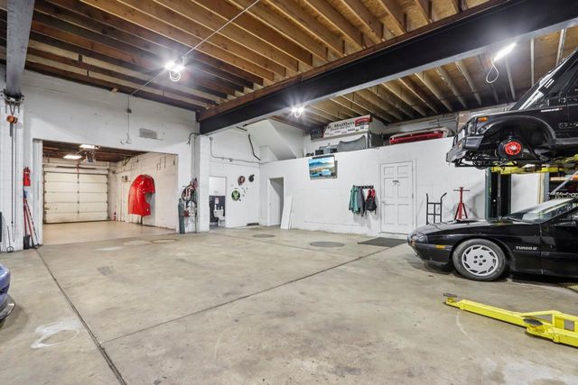 9205 S Chicago ROAD, Oak Creek, WI 53154