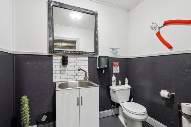 9205 S Chicago ROAD, Oak Creek, WI 53154