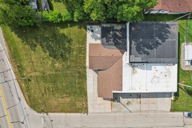 9205 S Chicago ROAD, Oak Creek, WI 53154