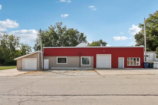 9205 S Chicago ROAD, Oak Creek, WI 53154