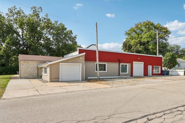 9205 S Chicago ROAD, Oak Creek, WI 53154