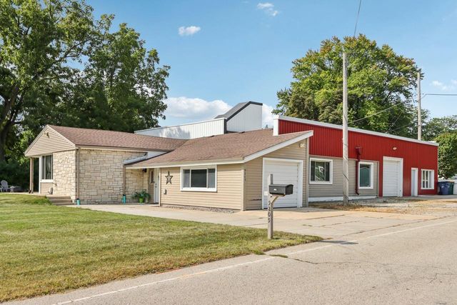 9205 S Chicago ROAD, Oak Creek, WI 53154