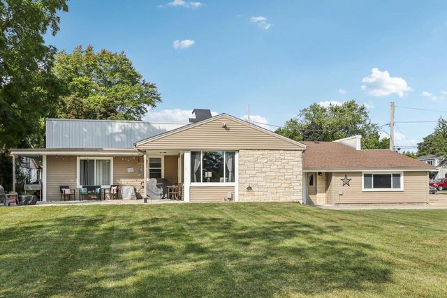 9205 S Chicago ROAD, Oak Creek, WI 53154