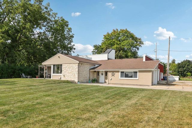 9205 S Chicago ROAD, Oak Creek, WI 53154