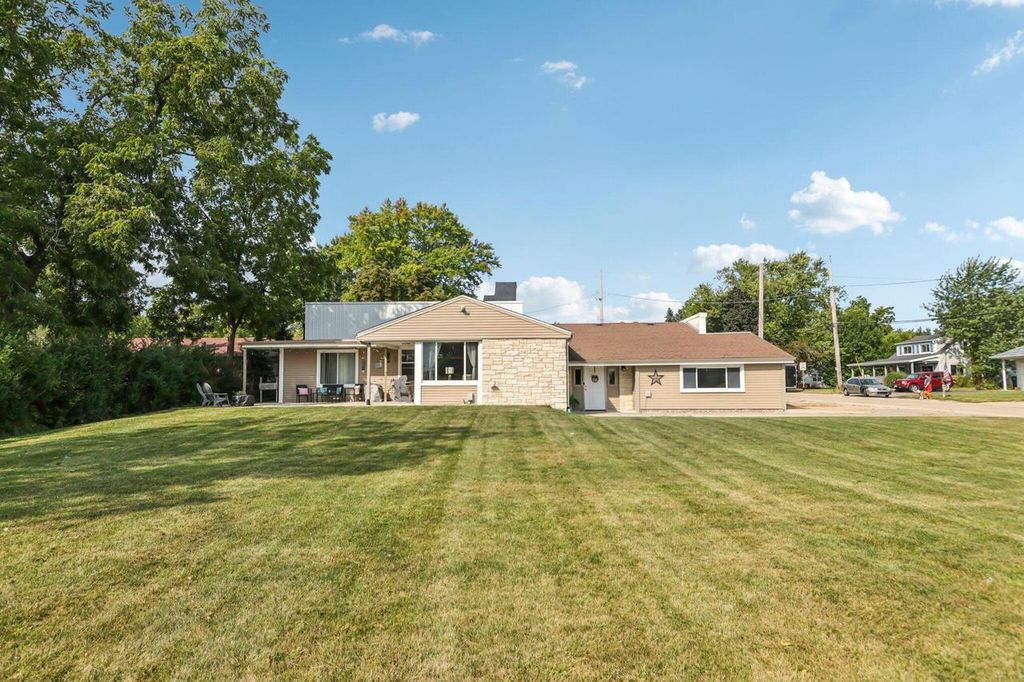 9205 S Chicago ROAD, Oak Creek, WI 53154