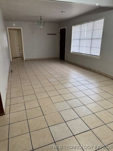 707 Maxwell NW, Ardmore, OK 73401