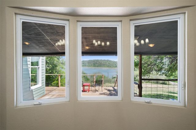 117 Lake View DR, Spicewood, TX 78669