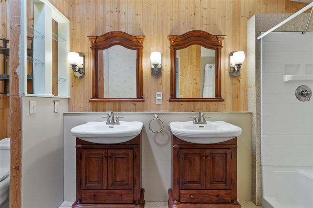 117 Lake View DR, Spicewood, TX 78669