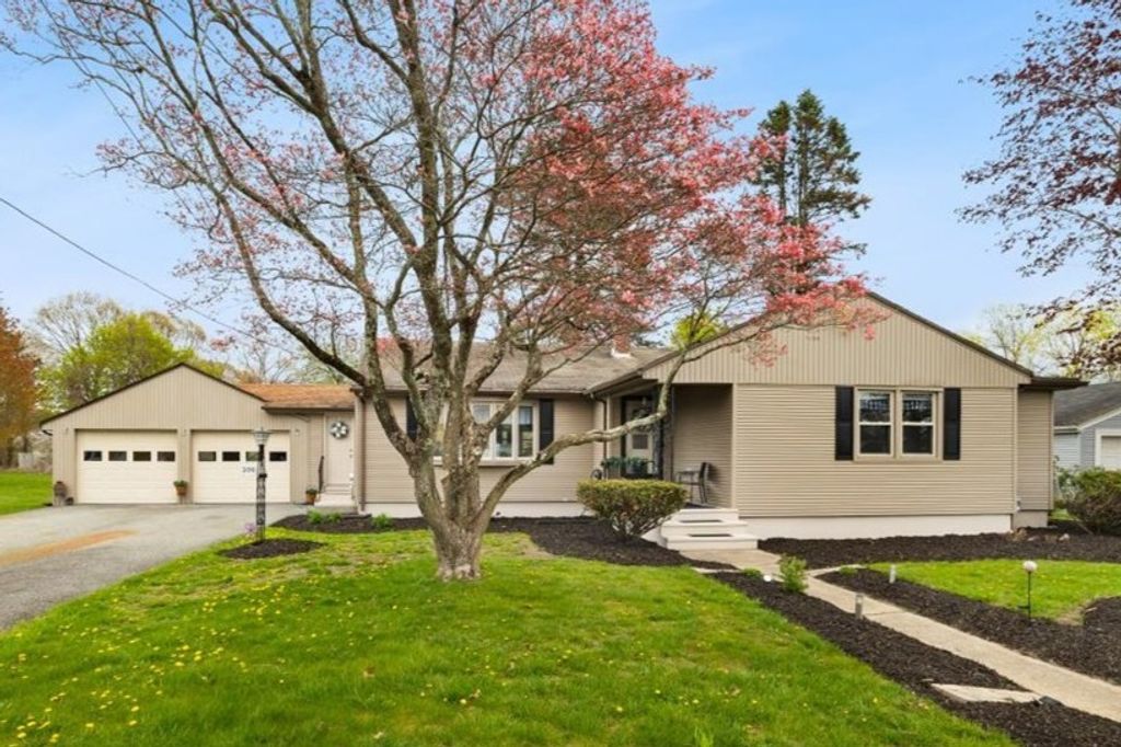 200 Glen Drive, Warwick, RI 02886