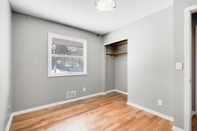 406 Terrace Drive, Roseville, MN 55113