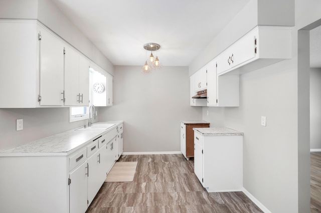 406 Terrace Drive, Roseville, MN 55113