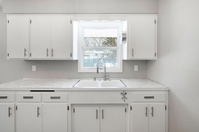 406 Terrace Drive, Roseville, MN 55113