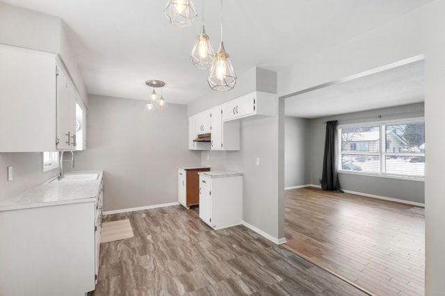 406 Terrace Drive, Roseville, MN 55113