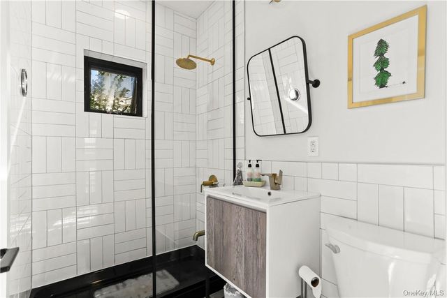 81 Rochelle Street, Bronx, NY 10464