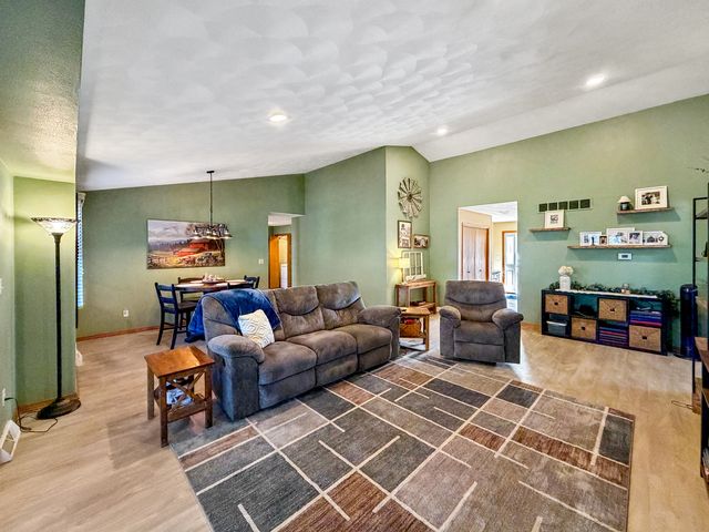 1150 S Greenfield Drive 1150, Freeport, IL 61032